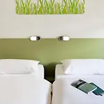 Ibis Budget Les Chaumes 2* مونْتوبا