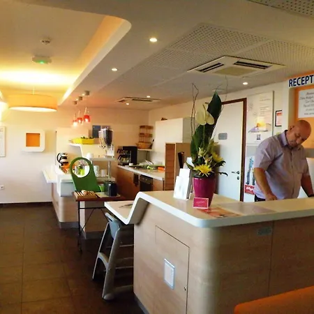 蒙托邦宜必思快捷酒店 酒店 蒙托邦