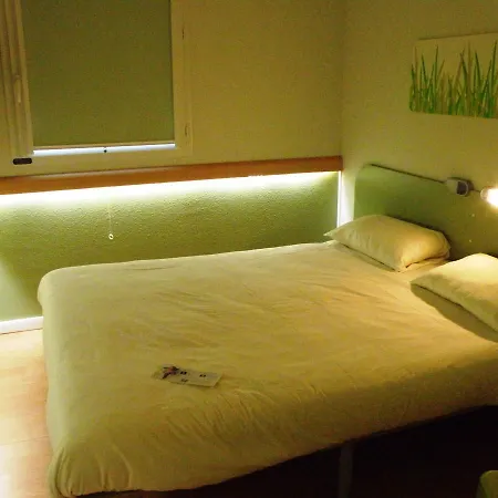 Ibis Budget Les Chaumes Hotel 2*