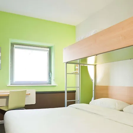 Ibis Budget Les Chaumes 2* מונטובן