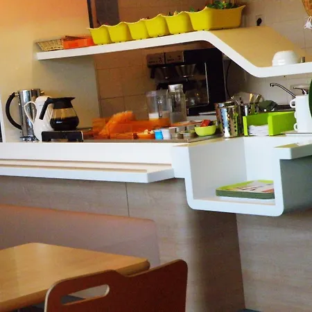 Ibis Budget Les Chaumes מונטובן