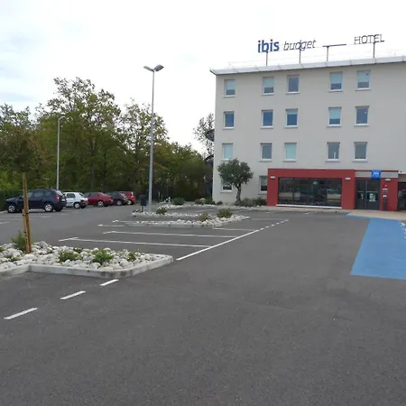 Ibis Budget Les Chaumes מלון