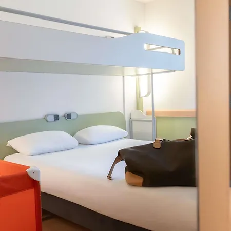 Ibis Budget Les Chaumes فندق