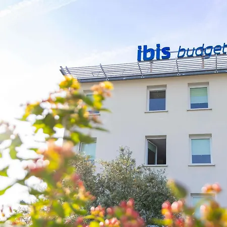 Ibis Budget Les Chaumes 호텔 2*