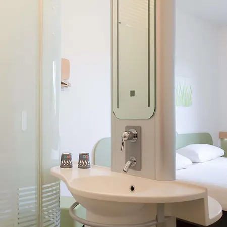 Ibis Budget Les Chaumes 2* مونْتوبا