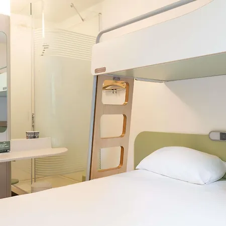 Ibis Budget Les Chaumes 호텔