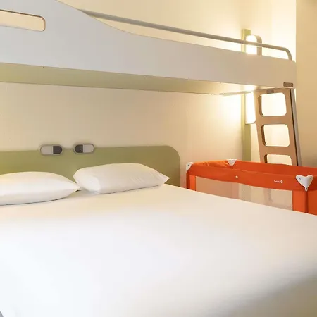 Ibis Budget Les Chaumes 2* مونْتوبا