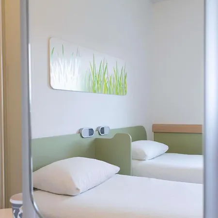호텔 Ibis Budget Les Chaumes 2*
