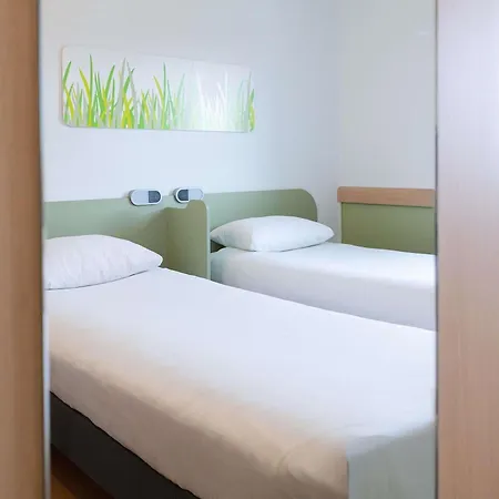 فندق Ibis Budget Les Chaumes مونْتوبا