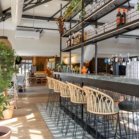 Ibis Budget Les Chaumes 호텔