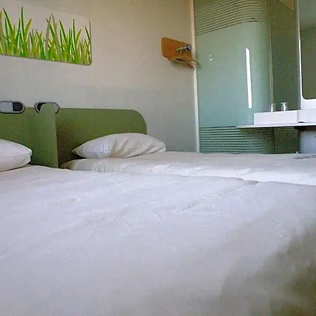 Ibis Budget Les Chaumes ホテル 2*