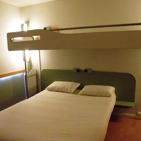 호텔 Ibis Budget Les Chaumes 2*