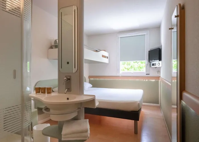 Ibis Budget Les Chaumes 호텔 몽토방