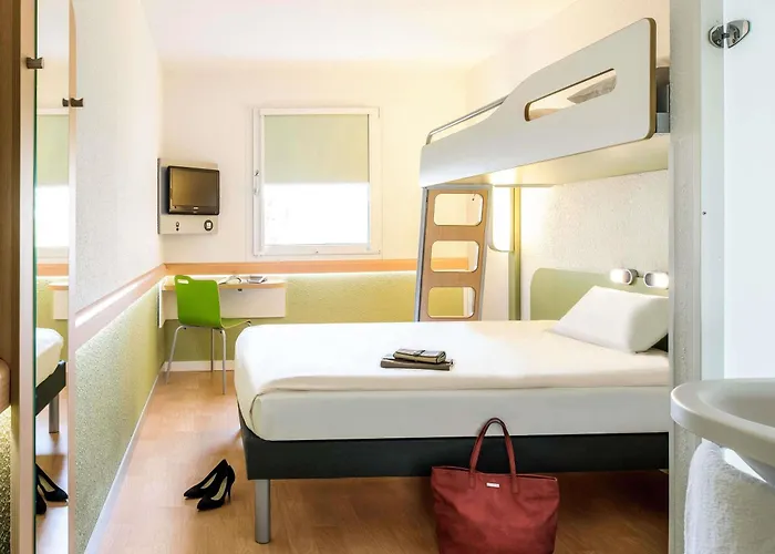Ibis Budget Les Chaumes 2* Монтобан